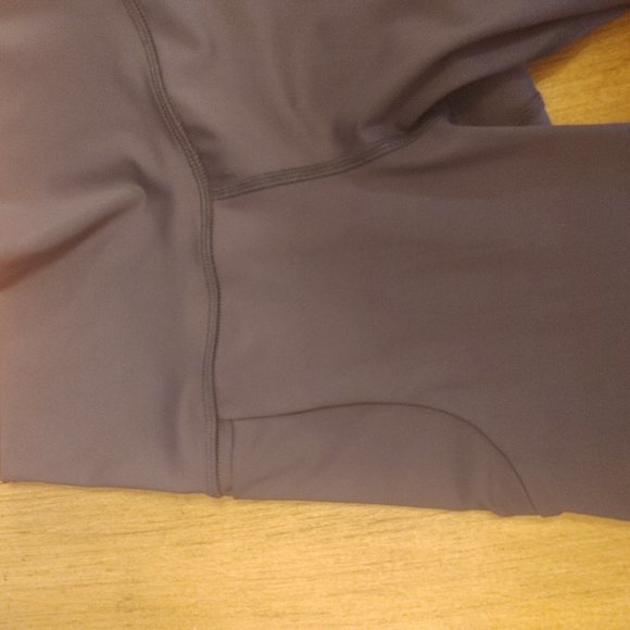 New yoga pants - Picture 6 of 7